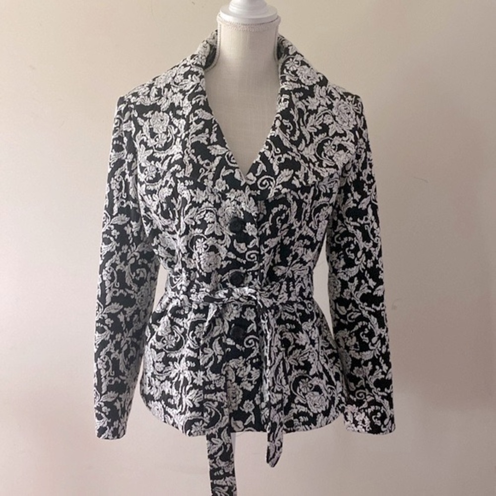 Roz & Ali woman’s black / white lightweight belted  jacket Rayon blend size L